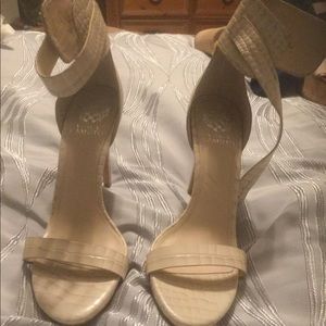 Vince Camuto Cream Sandals SZ 9